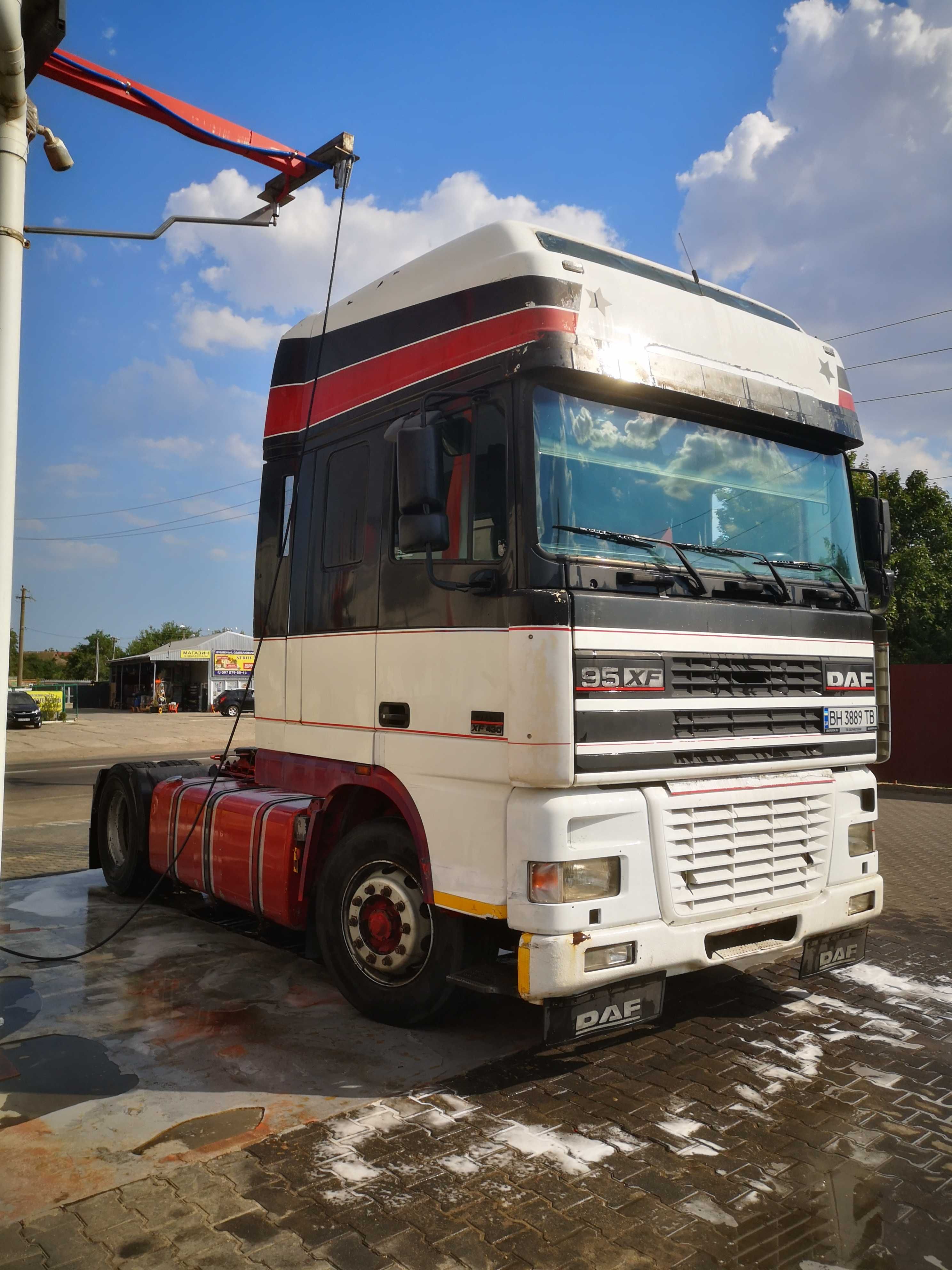 DAF XF 95 тягач 1998год