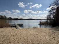 Działka rekreacyjno-budowlana nad jeziorem - udział w plaży