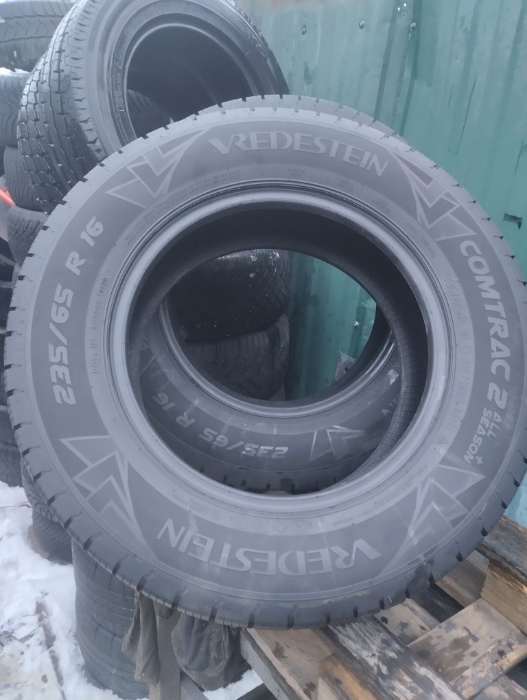 235/65/16 c Vredestein всесезонні