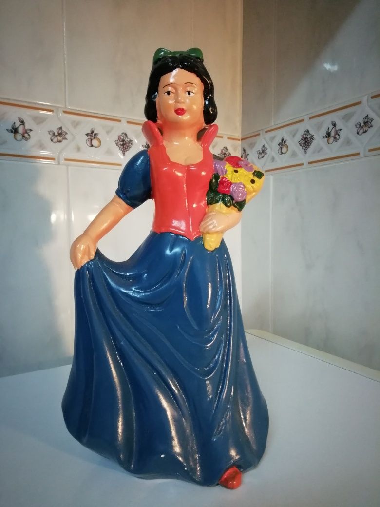 Boneca Loiça Princesa Branca Neve Com Vestido Clássico