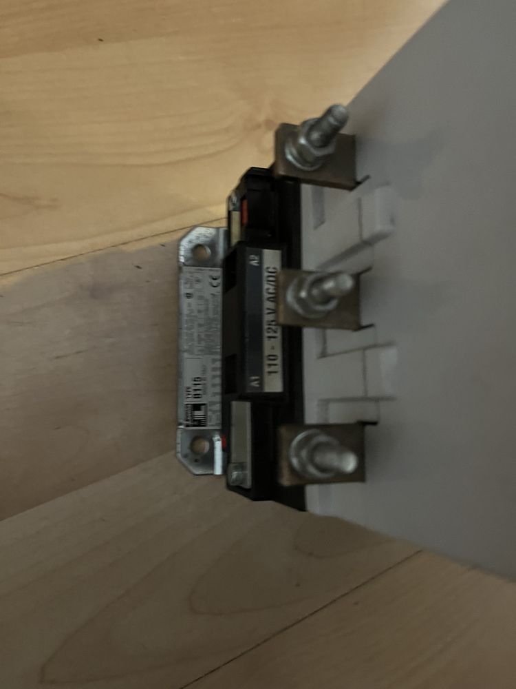 Контактор Lovato B115 с катушкой на 110–125 В AC/DC