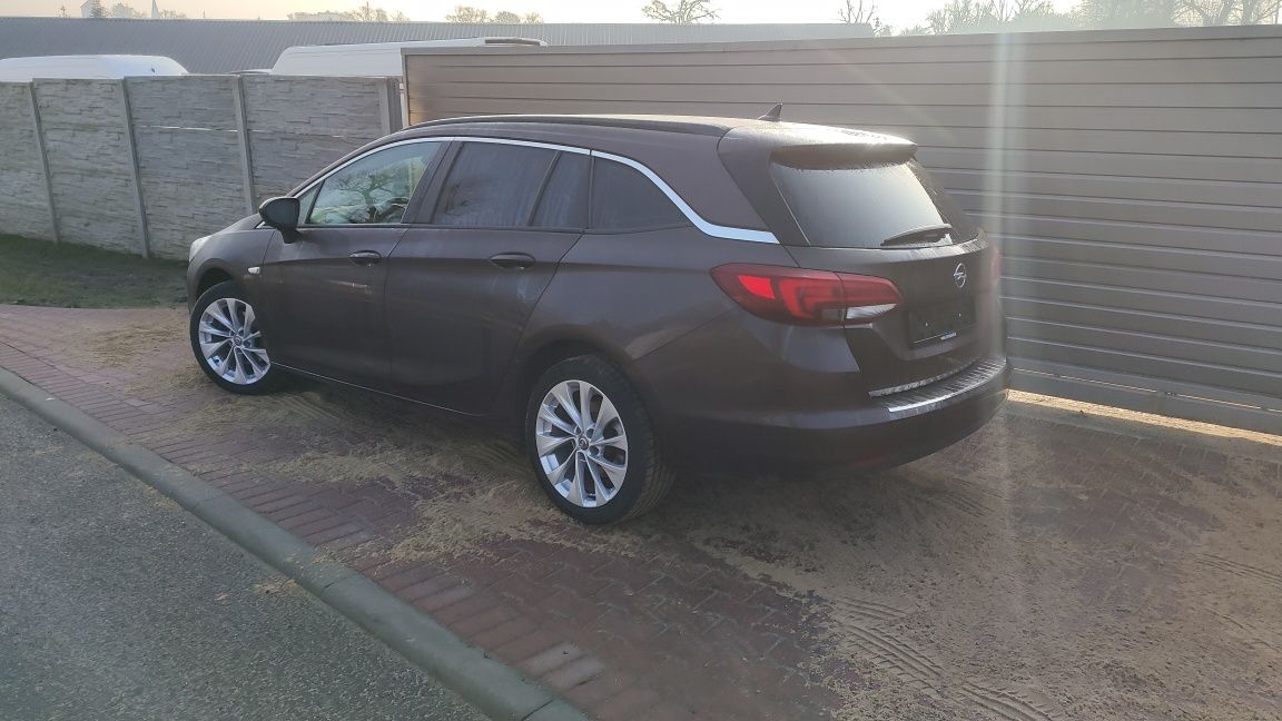 Opel Astra k 2016r