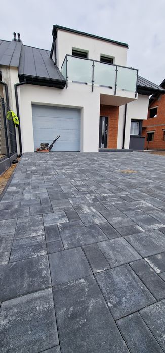 Układanie kostki brukowej, usługi minikoparką, przyłącza ,płoty betono