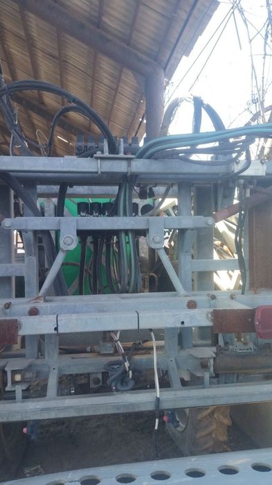 Оприскувач UNIGREEN CAMPO, об'єм 3 куба, шир. 28 м, електроніка, 2011