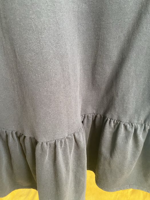 Sukienka czarna M dresowa z falbaną