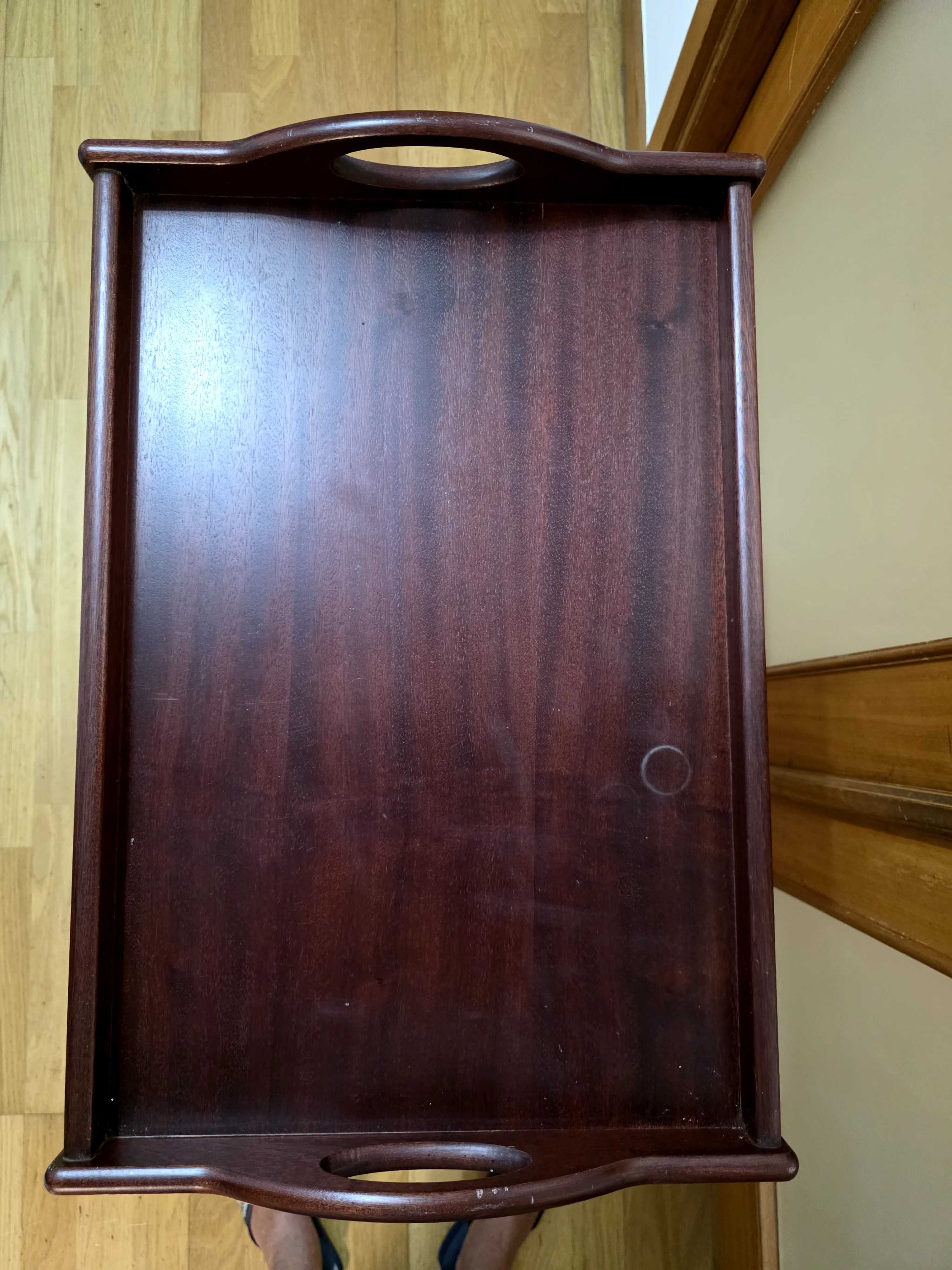 Mesa de apoio com tabuleiro