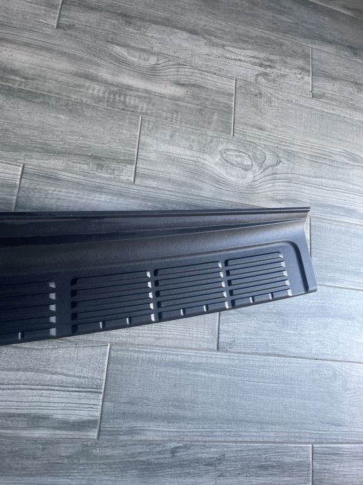 Накладка заднего бампера Toyota Land Cruiser 200. 52162-60040