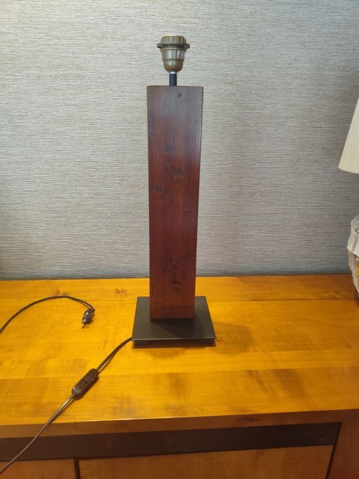 Base de Candeeiro em Madeira Maciça e Ferro- Estilo Industrial/Vintage