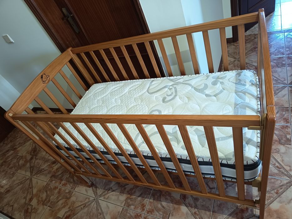 Berço bebê / cama grades bebê de madeira com colchão incluído oferta–