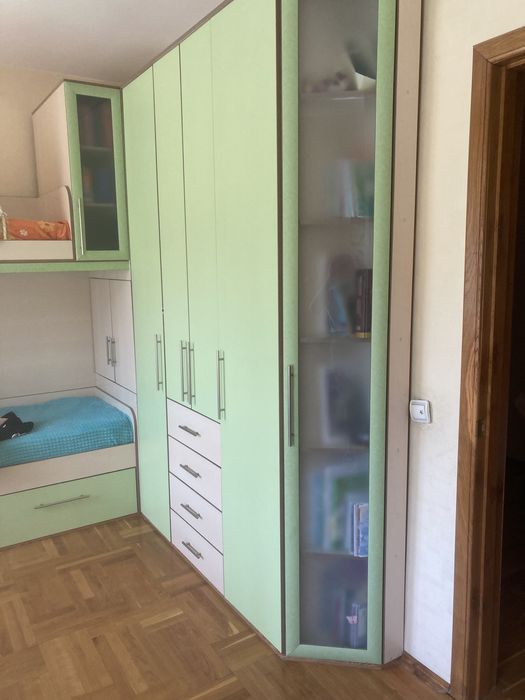 Меблі в дитячу кімнату, двоповерхове ліжко, шафа для двох та два столи