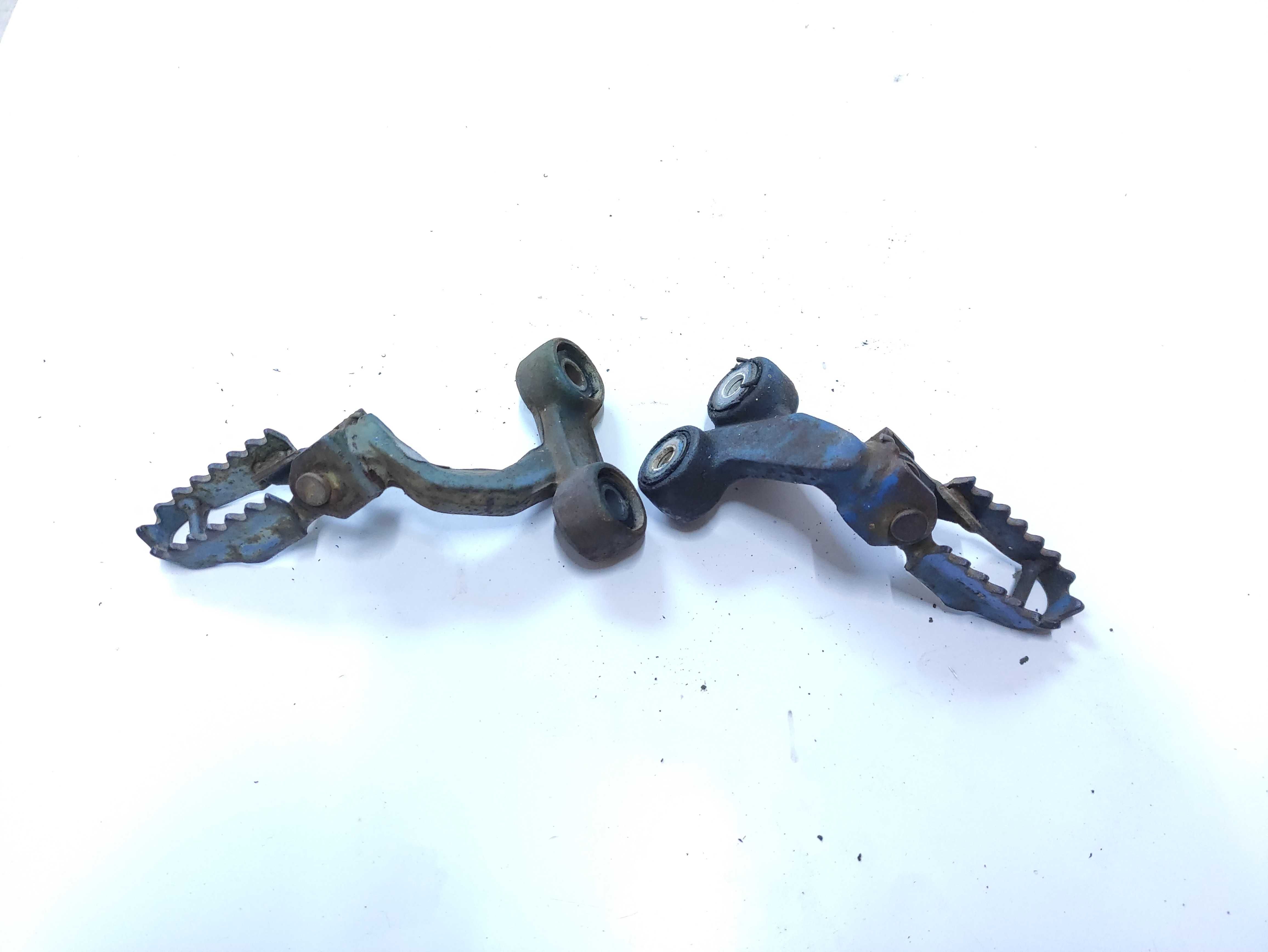 Suzuki dr 600 650. 86do89 Podnózki kierowcy sety wszystkie części