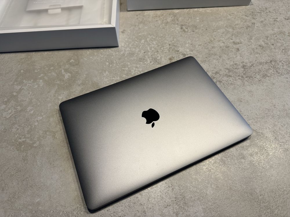 Macbook Pro M1 8/256 space gray