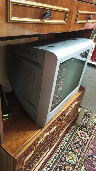 Шафа+телевізор Sony ,можливо комусь пригодиться