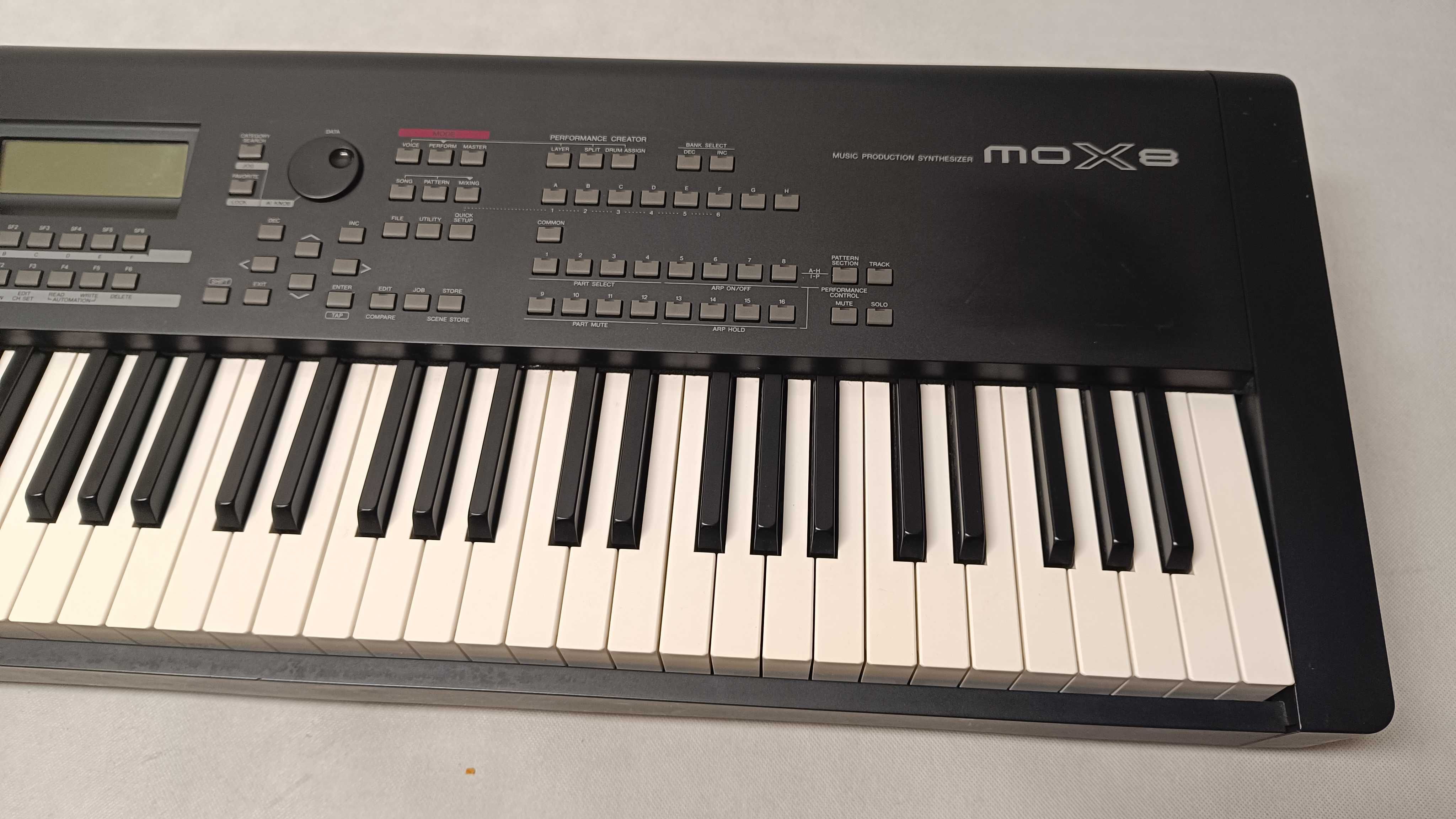 Yamaha MOX 8 syntezator 88 klawiszy z ważoną klawiaturą