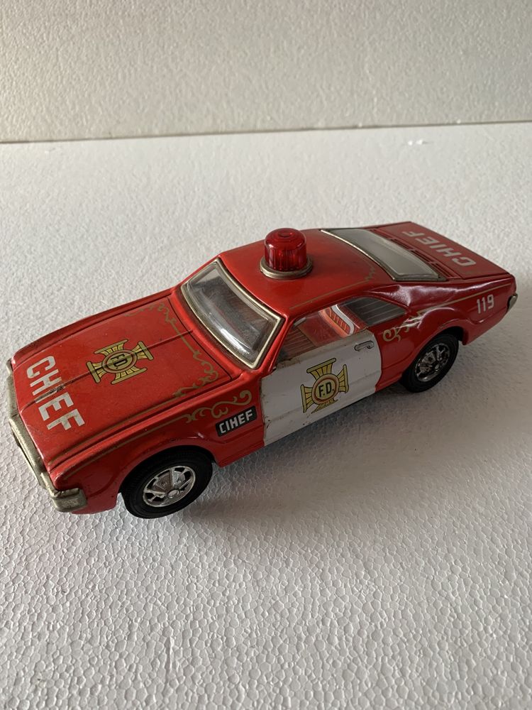 Brinquedo vintage - carro a pilhas da marca Taiyo