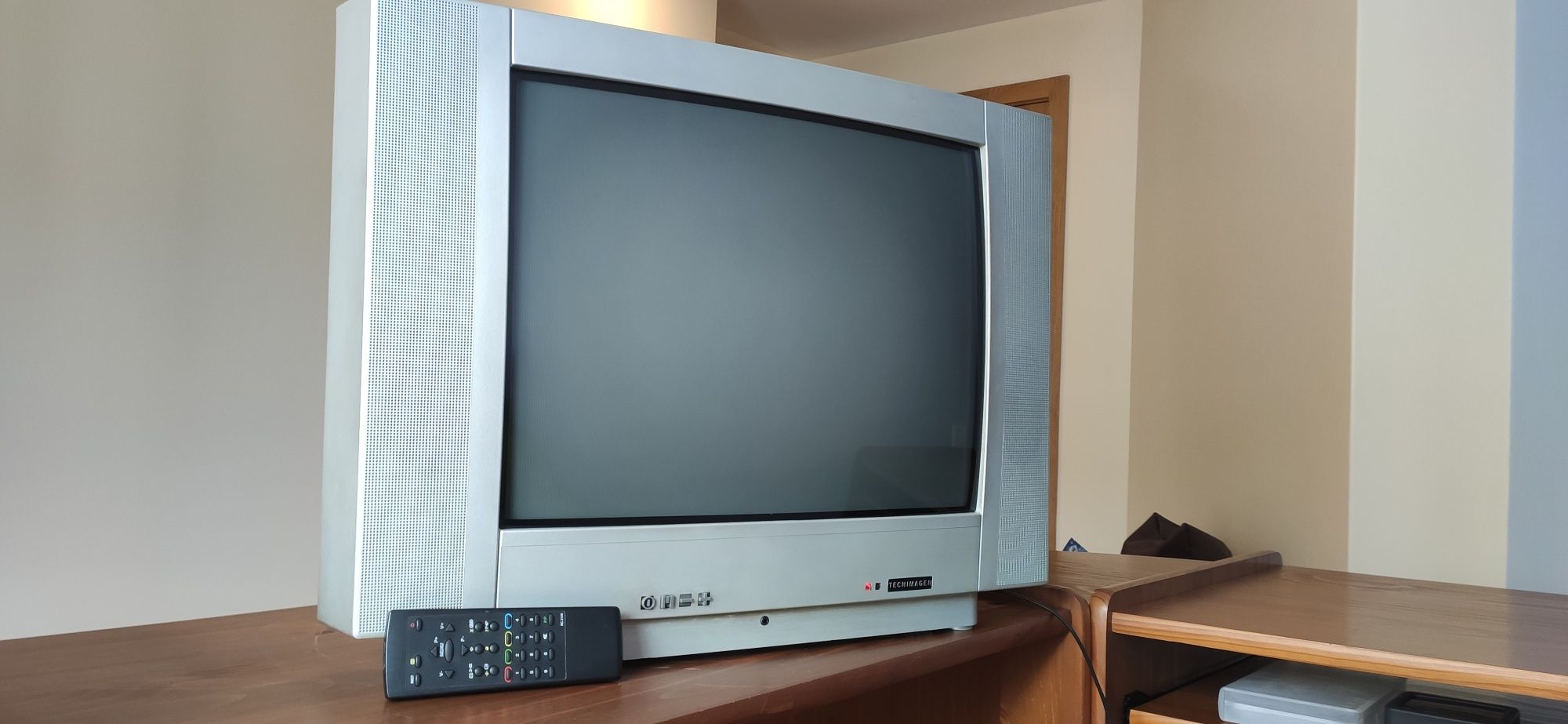 TV Tecnimagem antiga cinescópio, 52cm diagonal com telecomando origem