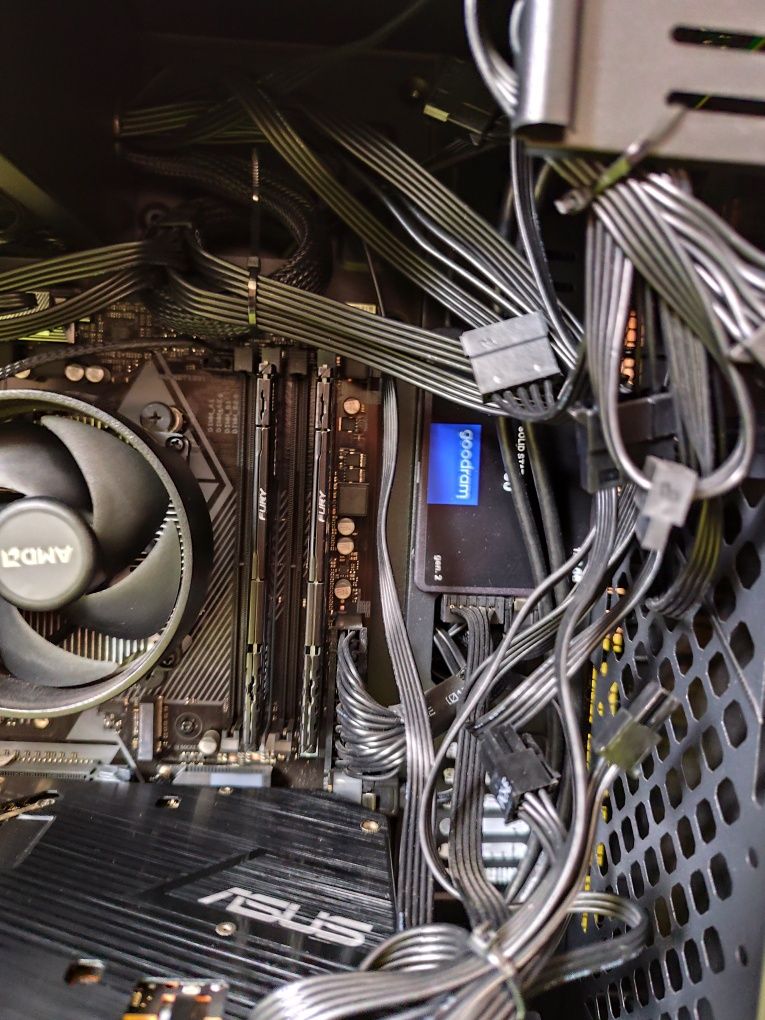 Komputer ASUS Radeon 6650 XT, AMD R5 5600G 16 RAM, 512 GB