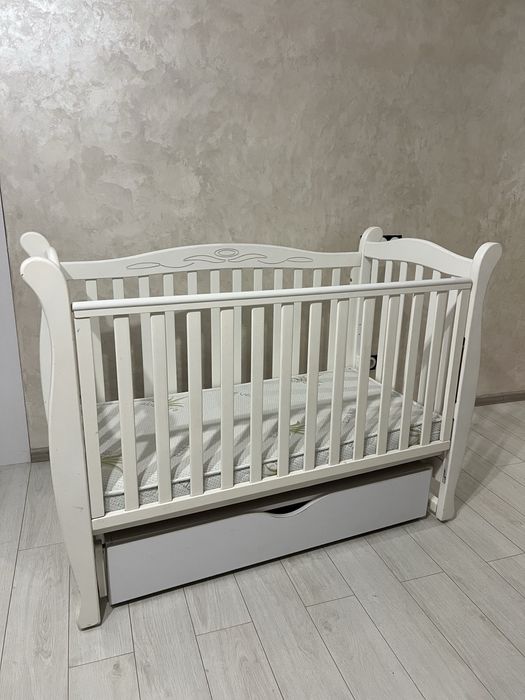 Дитяча кроватка