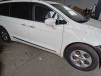 Chrysler Pacifica 2017 Zmiana ceny