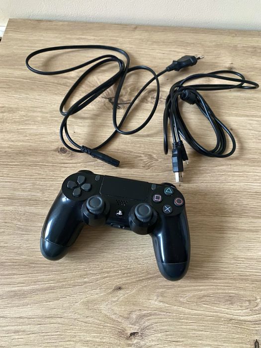 Konsola PlayStation 4 Slim 1TB (PS4) + pad, okablowanie, gry