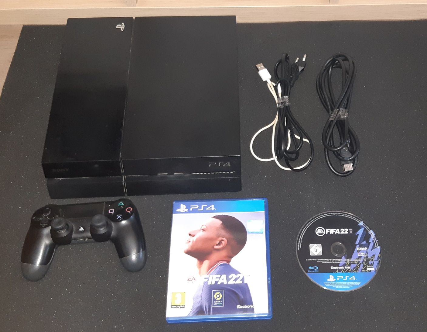 Ps4 com 1 Comando e Jogo Fifa 22