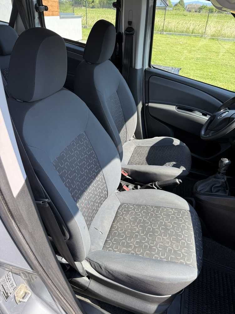 Fiat Doblo MiniVan 1.4 T-Jet 2013 | 249 000 km Srebrny | 1 Właściciel