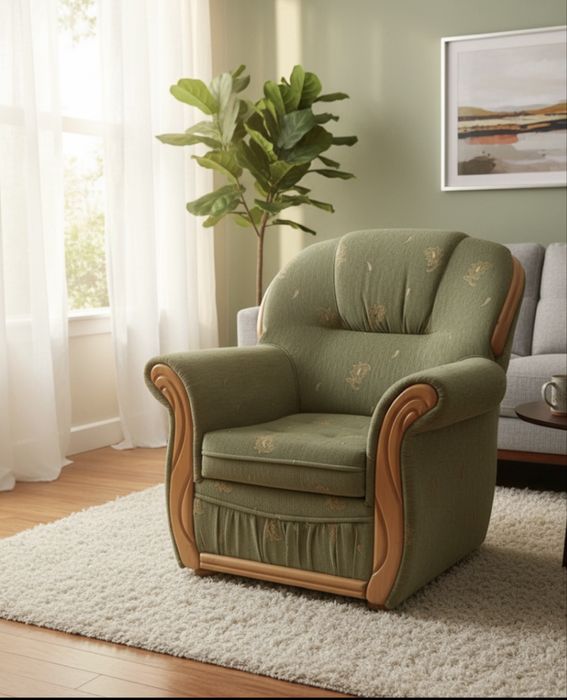 Duży fotel z elementami drewna