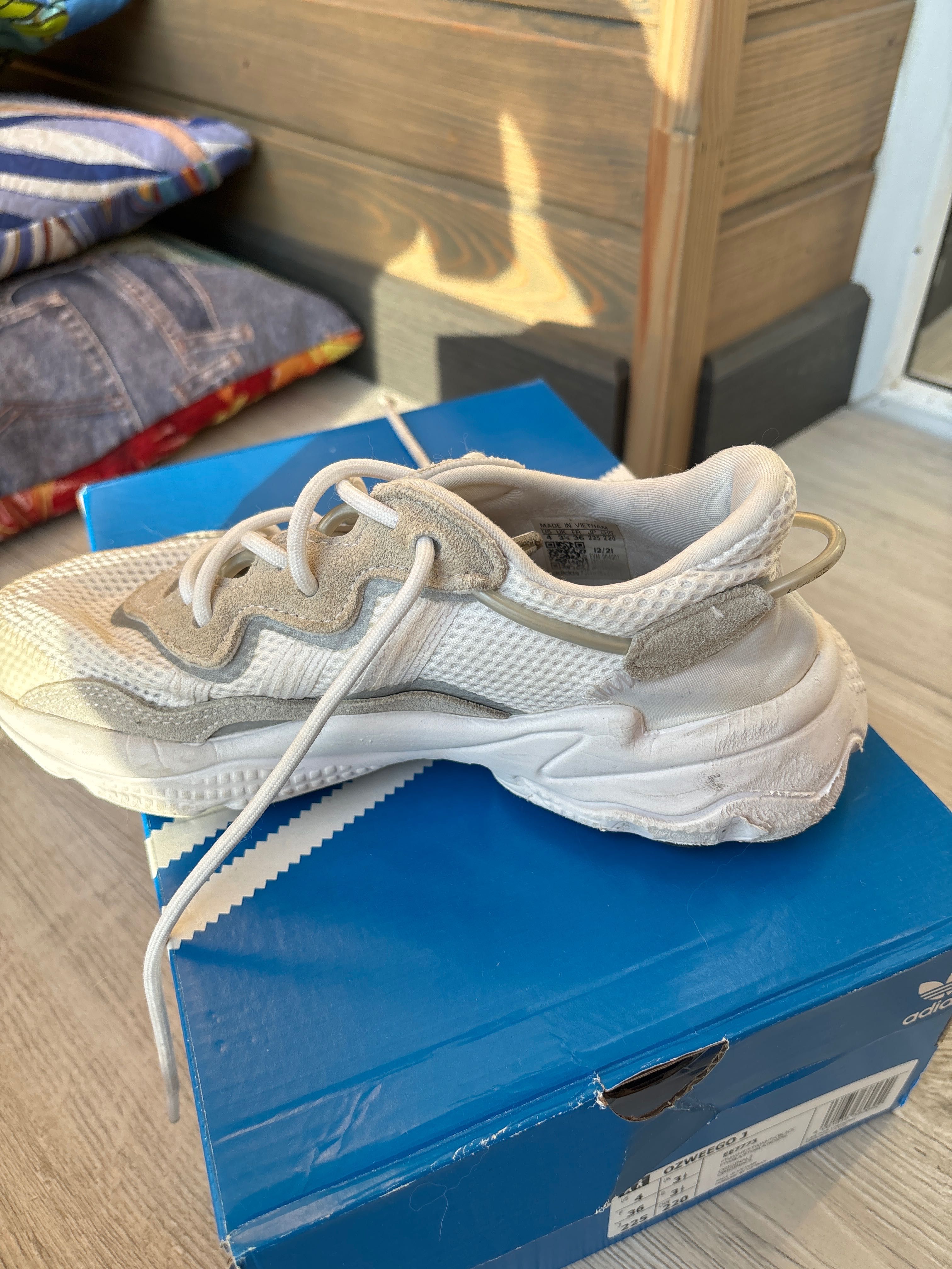 Продам Кросівки adidas Originals Ozweego, 36 розмір