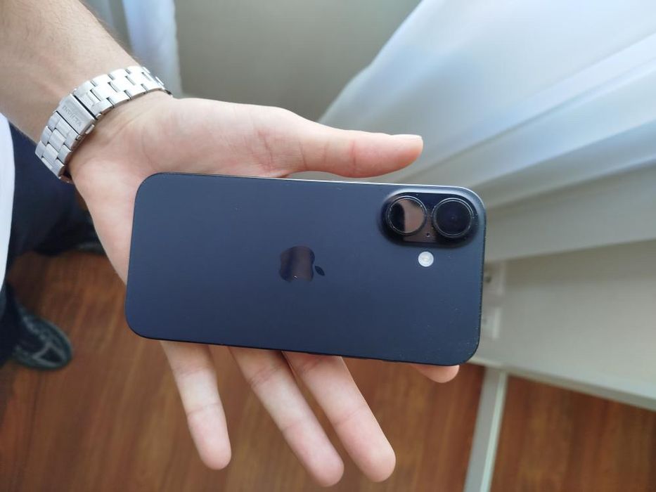 Iphone 16 preto titanico