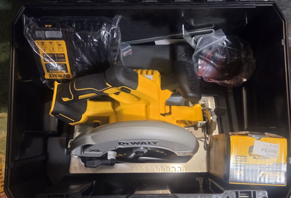 DeWalt pilarka elektryczna