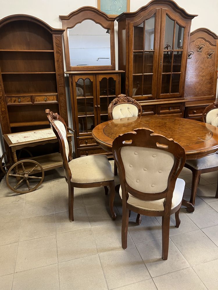 Komplet mebli stylowych do salonu, stół , witryna, komoda
