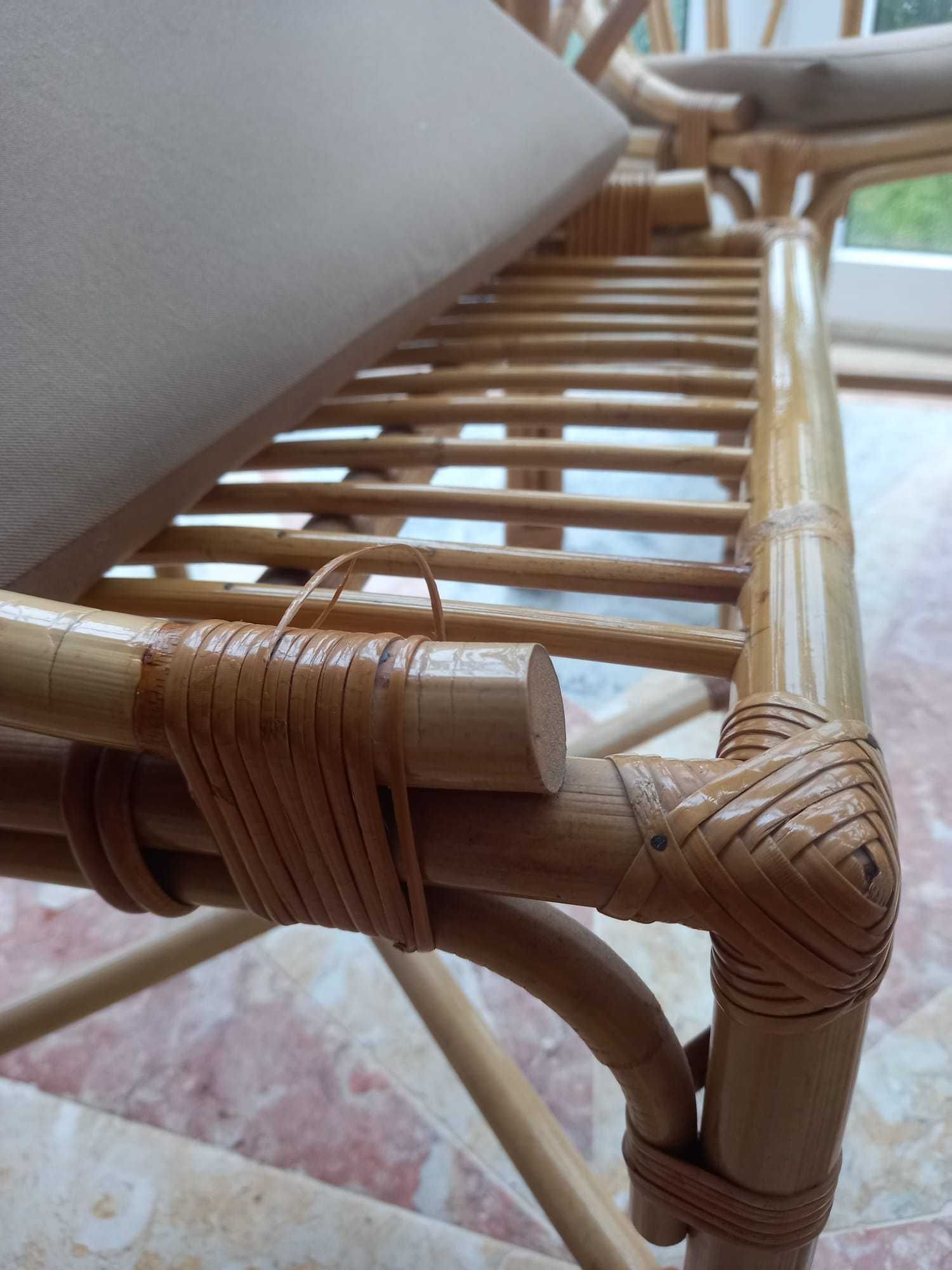 Conjunto de mesa redonda e 4 cadeiras em bambu