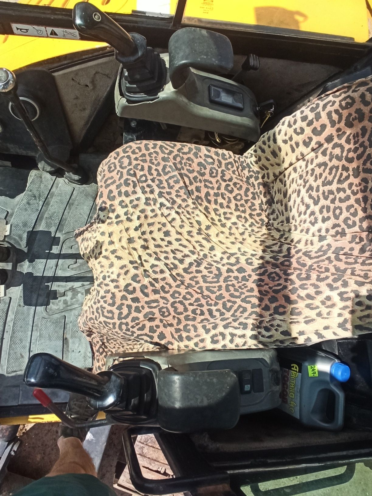 Экскаватор jcb8056