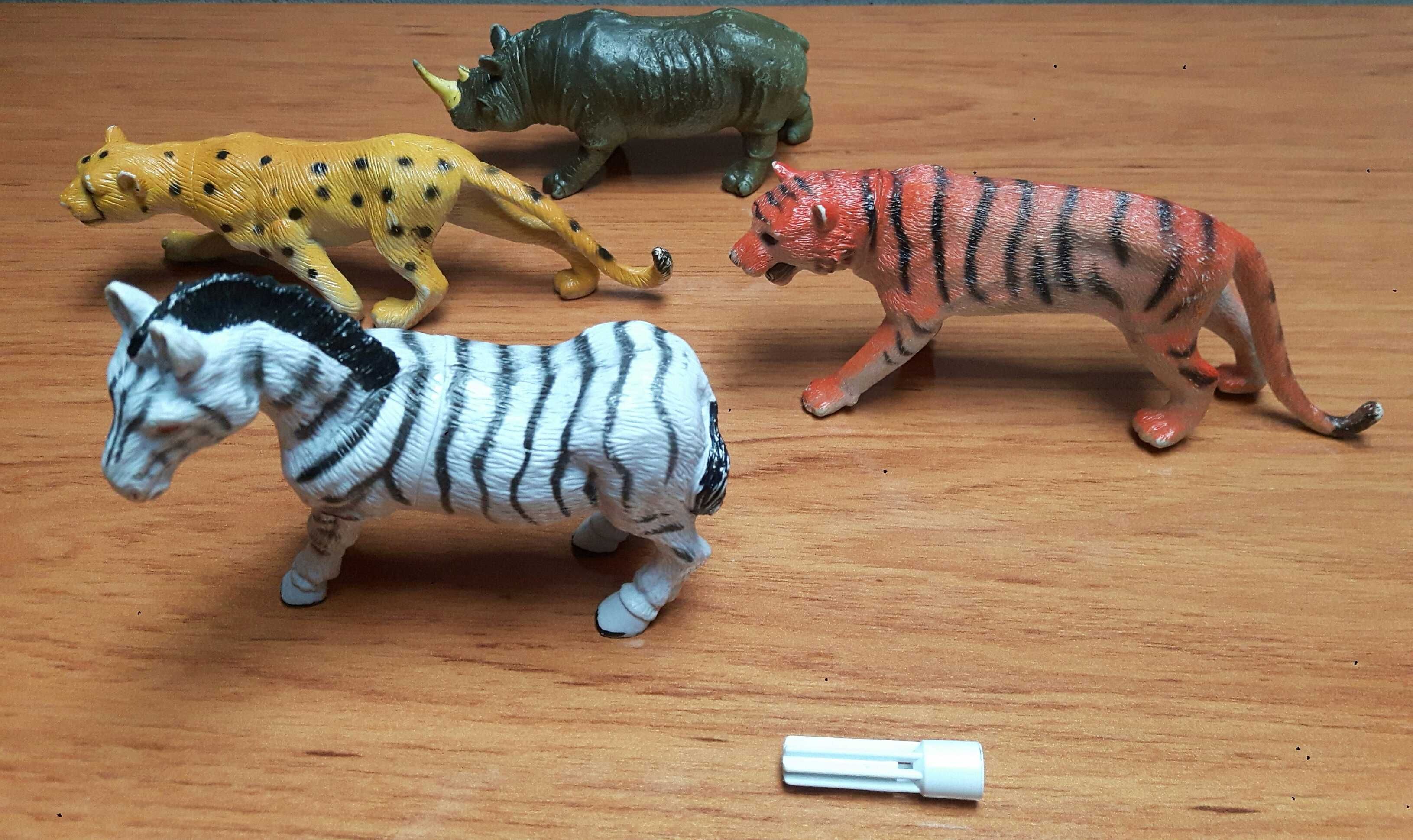 Brinquedos / Figuras / Miniaturas - Animais zebra, tigre, chita, rino