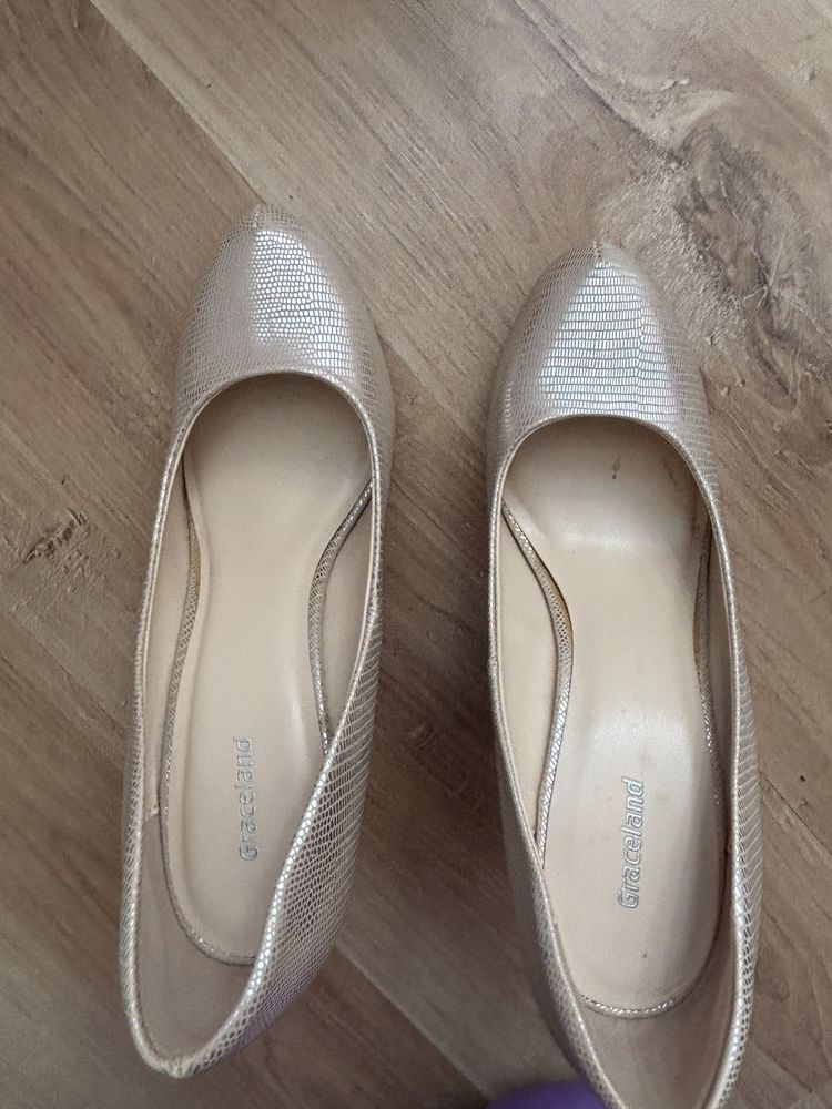 Deichamann zlote szpilki na obcasie buty na wesele rozmiar 38