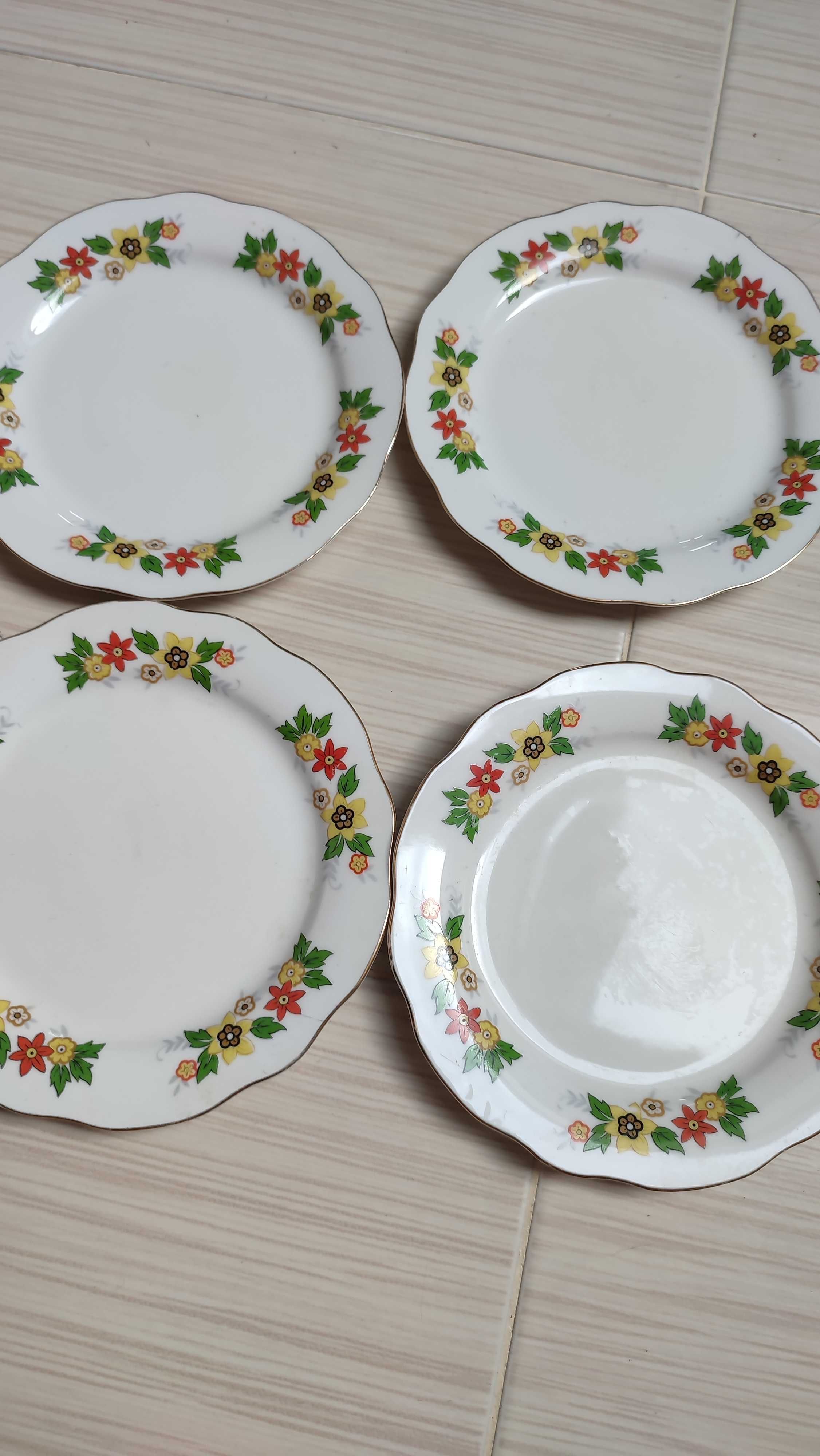4 talerzyki deserowe - Chińska porcelana