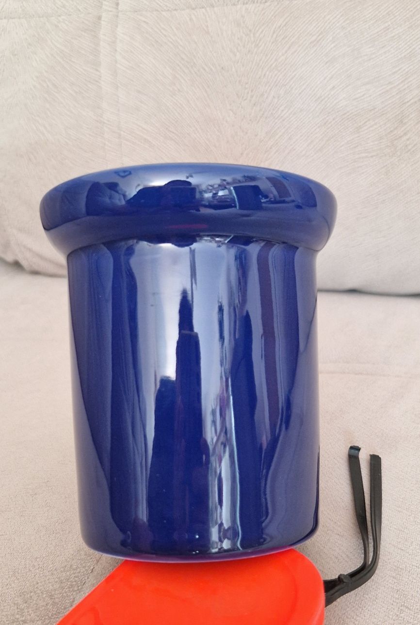 Ceramiczny pojemnik toaletowy