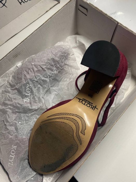 Туфлі на каблуках