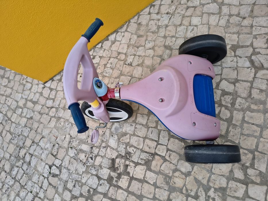 Radio flyer triciclo reversível
