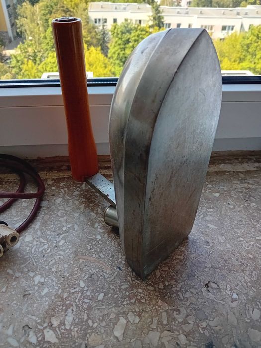 Stare elektryczne żelazko z PRL-u, drewniana rączka, sprawne