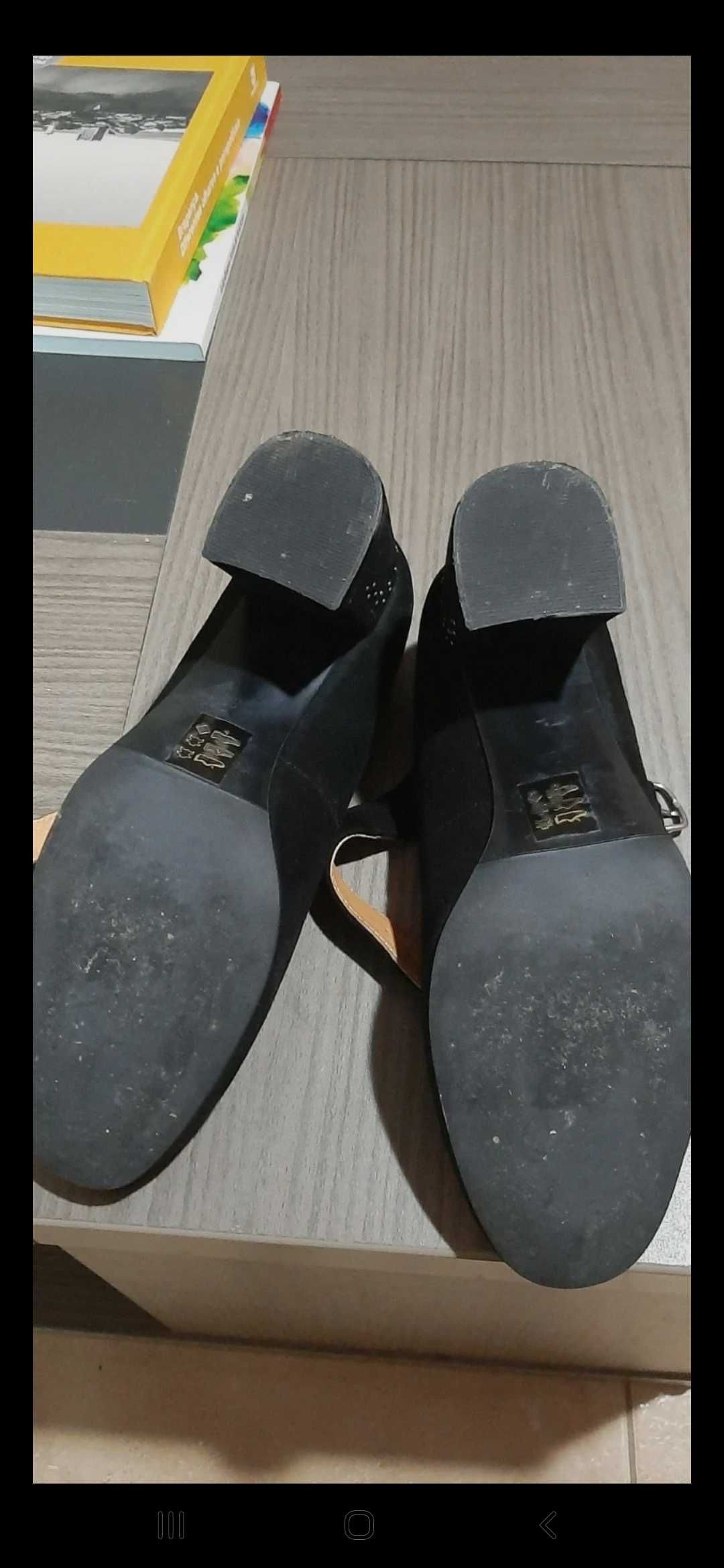Sapatos de salto pretos tipo Mary Jane Eureka, em muito bom estado.