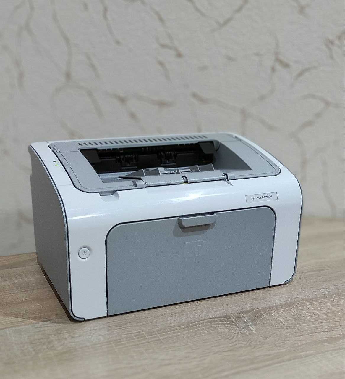 Лазерный сетевой принтер HP LaserJet P1102 + USB и сетевой кабели