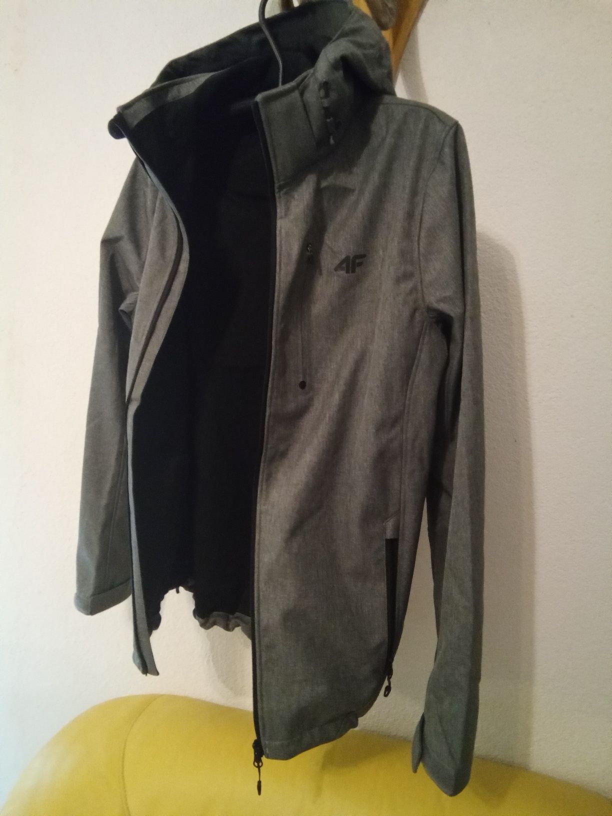 Kurtka softshell 4f przeciwdeszczowa XL. Nowa