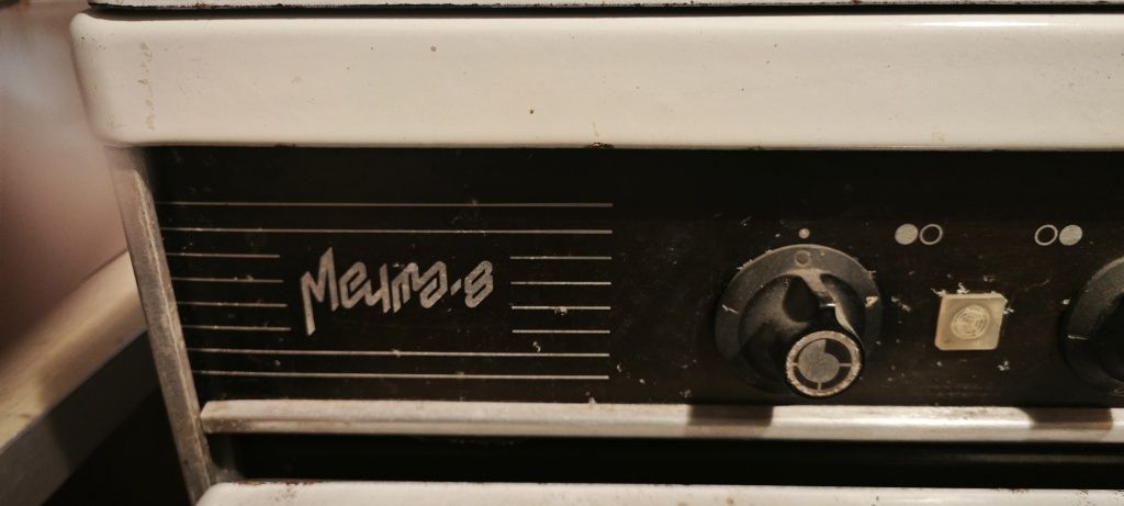 Kuchenka Elektryczna z Piekarnikiem "MIECZTA 8"