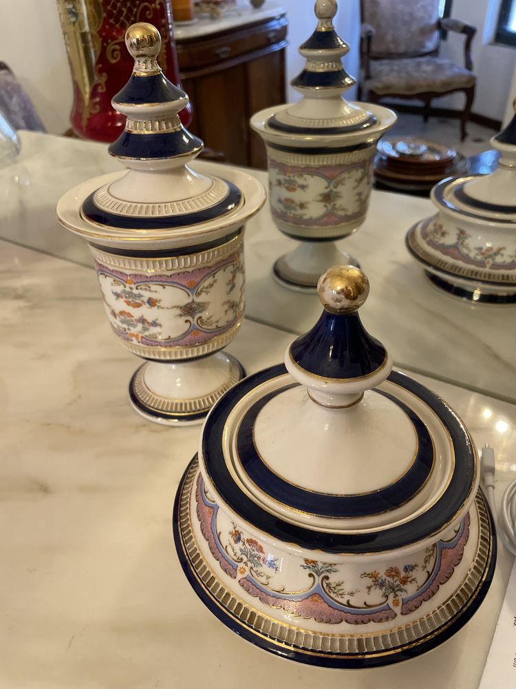 Duas Pecas de Porcelana Italiana - Decorativas