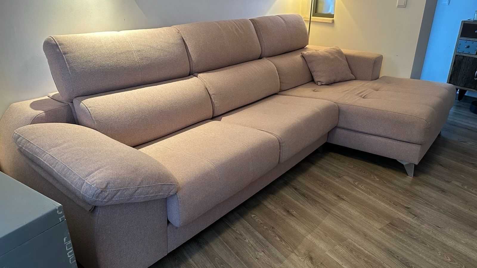 Sofá chaislongue de 302cm, a chaislongue tem 160cm de comprimento