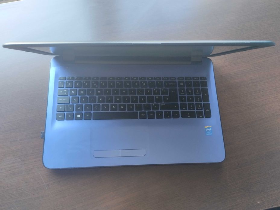 Laptop HP ze sprawną baterią, 8 GB RAM, dysk SSD, Win 10