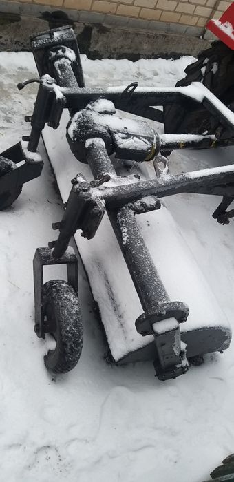 Продаю на міні трактор МТЗ комунальну  щітку.