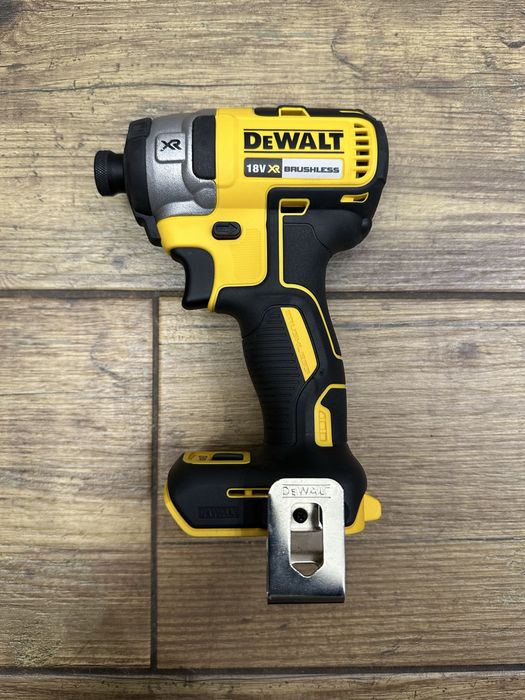 Zakrętarka udarowa 18V DCF887 DeWalt