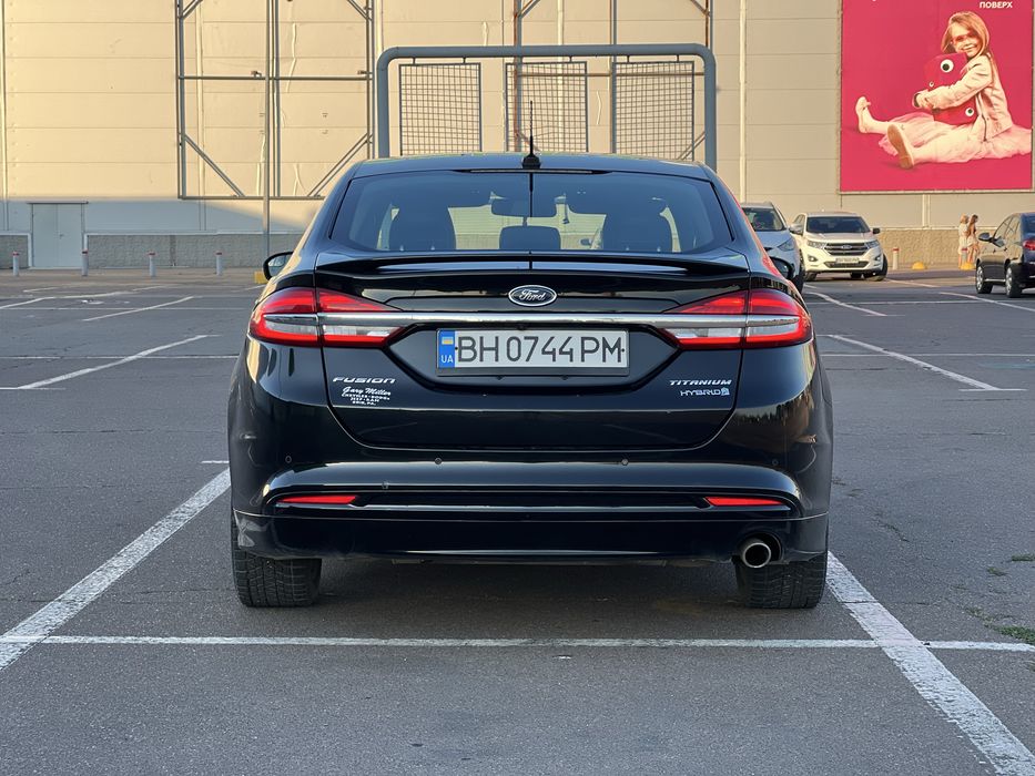 Ford Fusion Hybrid 2018 року, Titanium